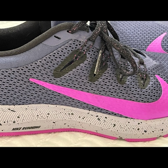 Women’s Nike Quest Running Shoes - Picture 5 of 5